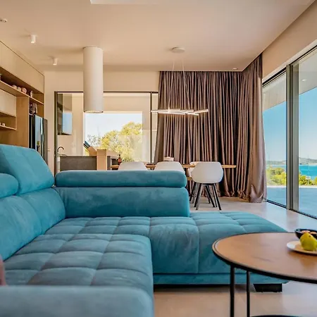 Astor Hotel Tkon