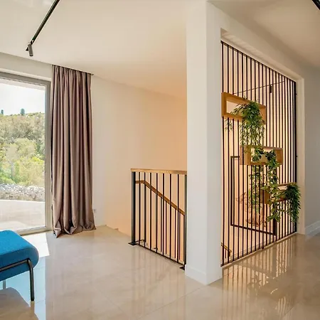 Astor 4*