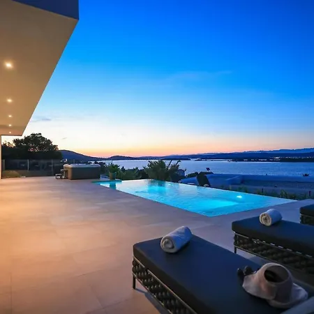 Astor Hotel 4*