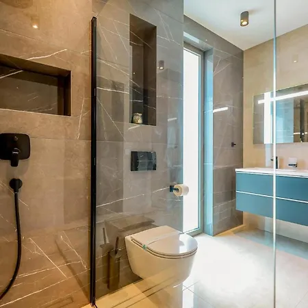 Astor Hotel Tkon