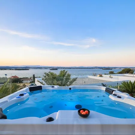Astor Hotel 4*