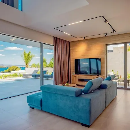 Astor 4*