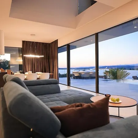 Hotel Astor Tkon